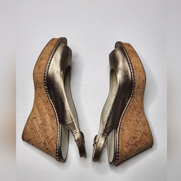 Stuart Weitzman Size 8.5 Metallic Leather Wedge Sandals - Picture 4 of 9